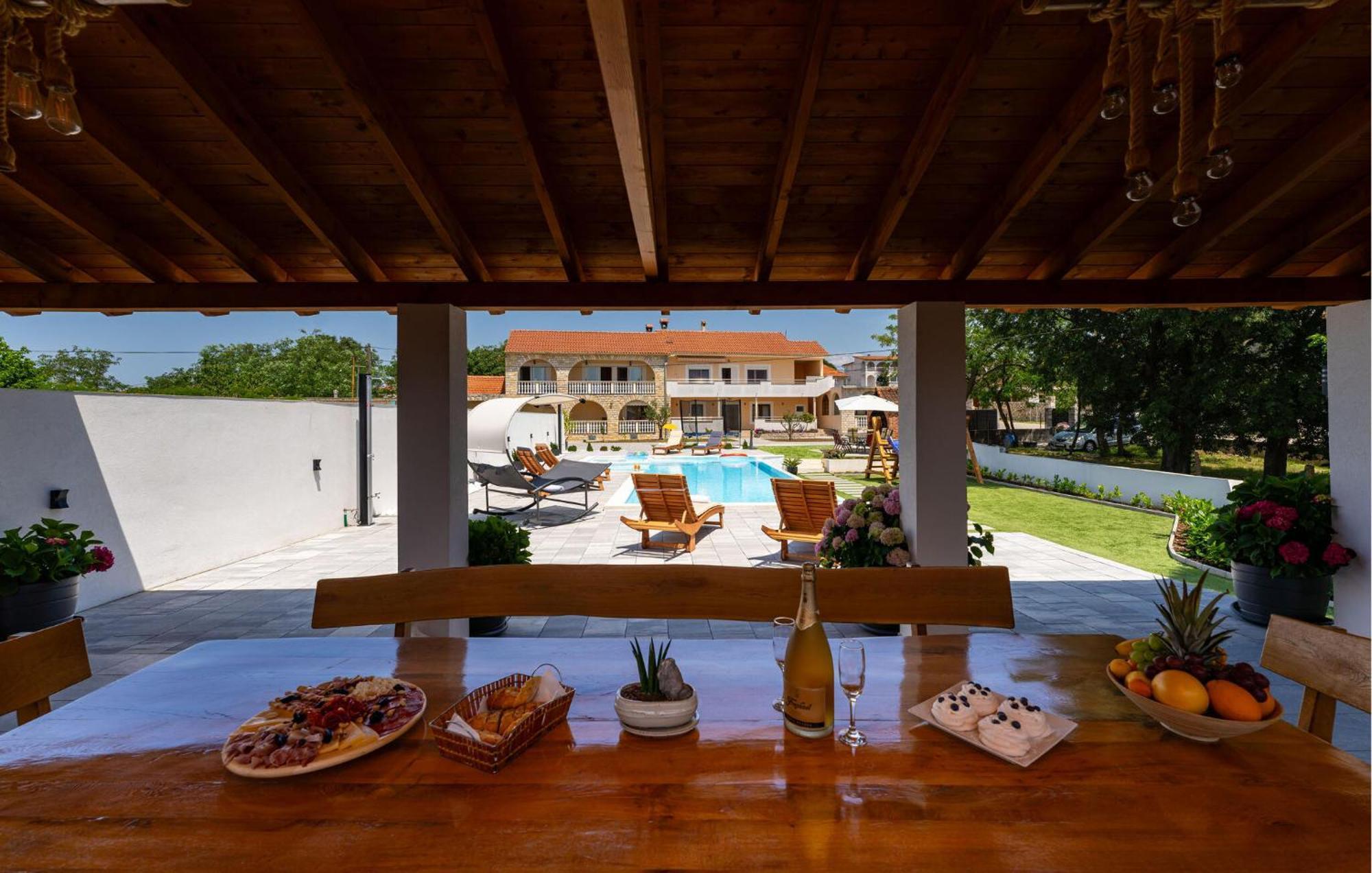 Beautiful Apartment In Galovac With Kitchen Exterior foto