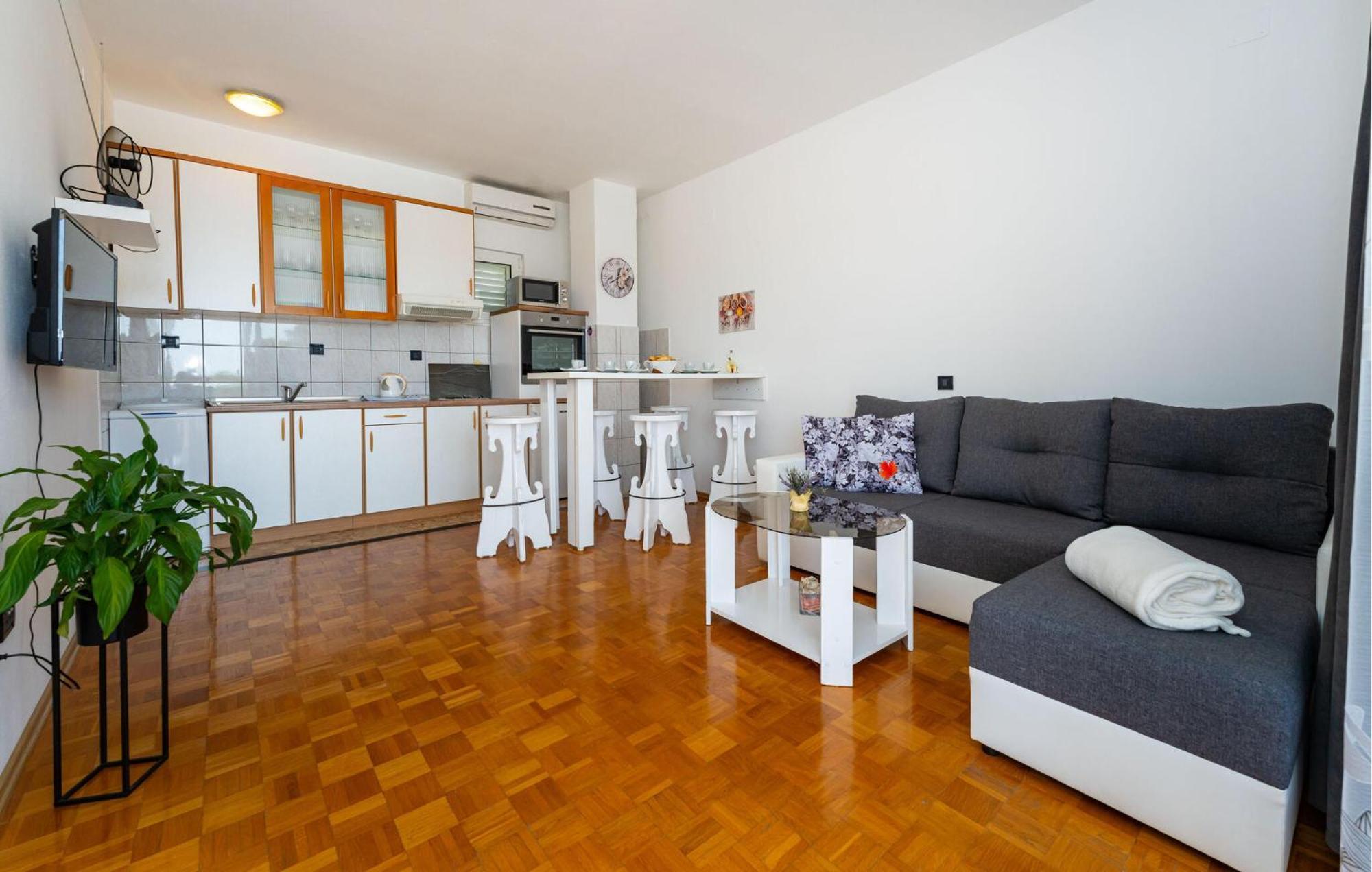 Beautiful Apartment In Galovac With Kitchen Exterior foto