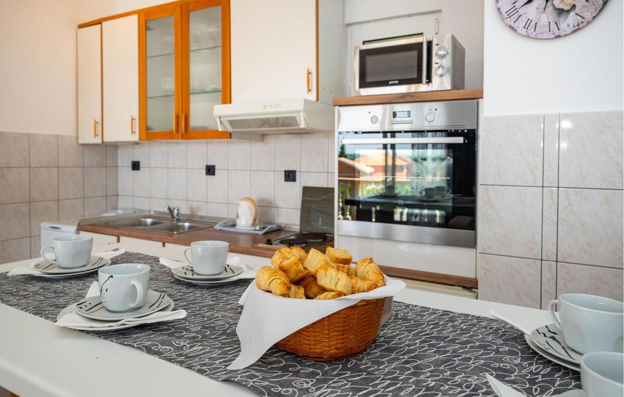 Beautiful Apartment In Galovac With Kitchen Exterior foto