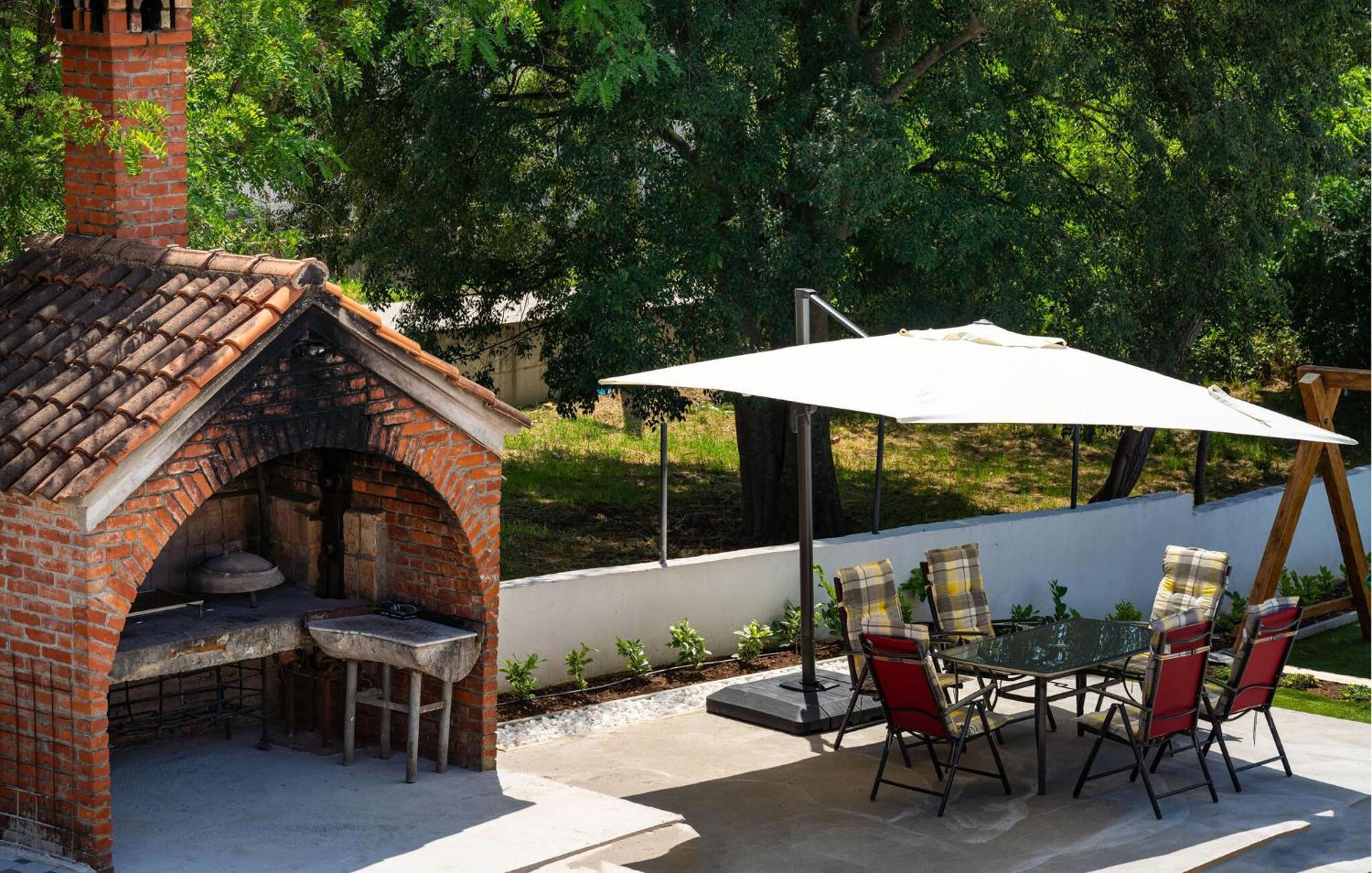 Beautiful Apartment In Galovac With Kitchen Exterior foto