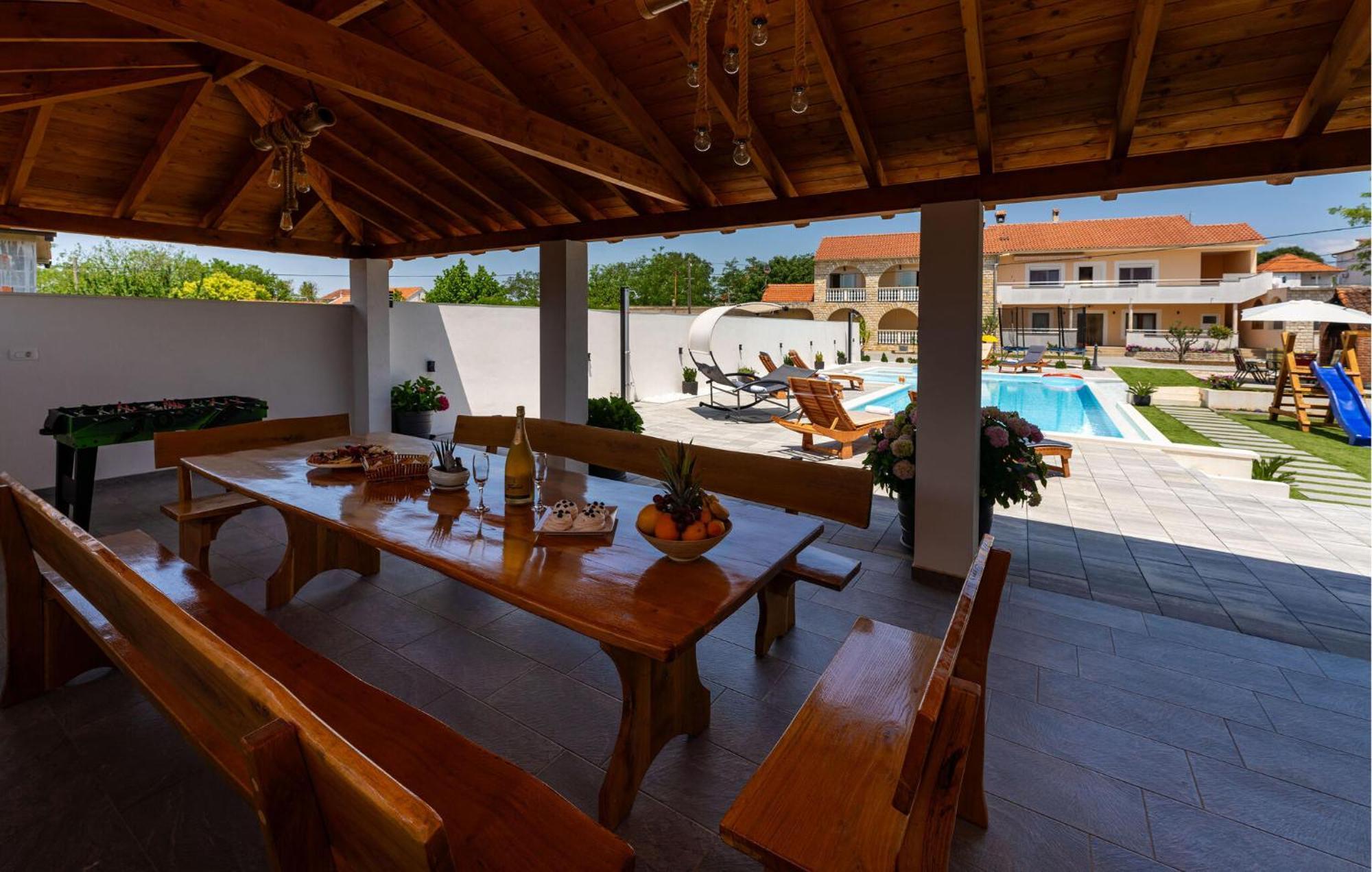 Beautiful Apartment In Galovac With Kitchen Exterior foto
